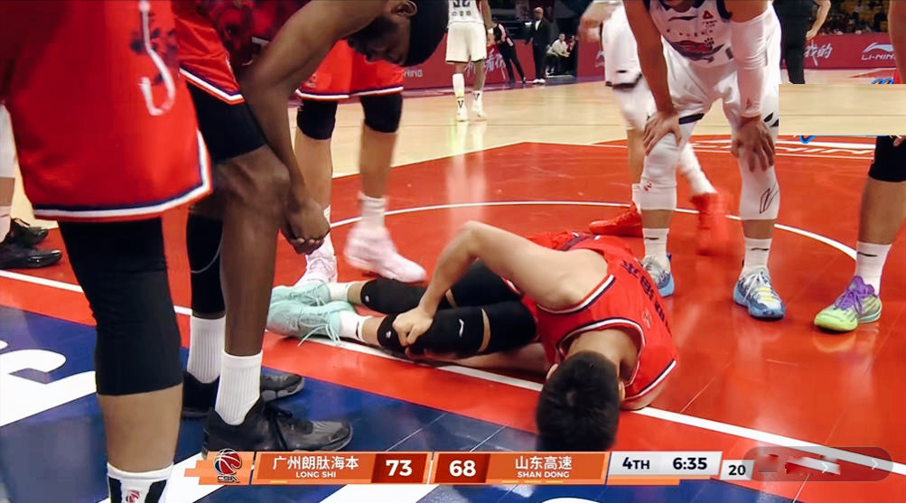 优直播中文网-郭艾伦流泪重伤，CBA爆冷1战：徐昕2双打疯了，山东男篮输得窝囊